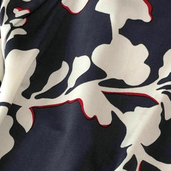 FINAL⬇️ BCBGMaxAzria Floral Wrap Dress - Picture 4 of 8